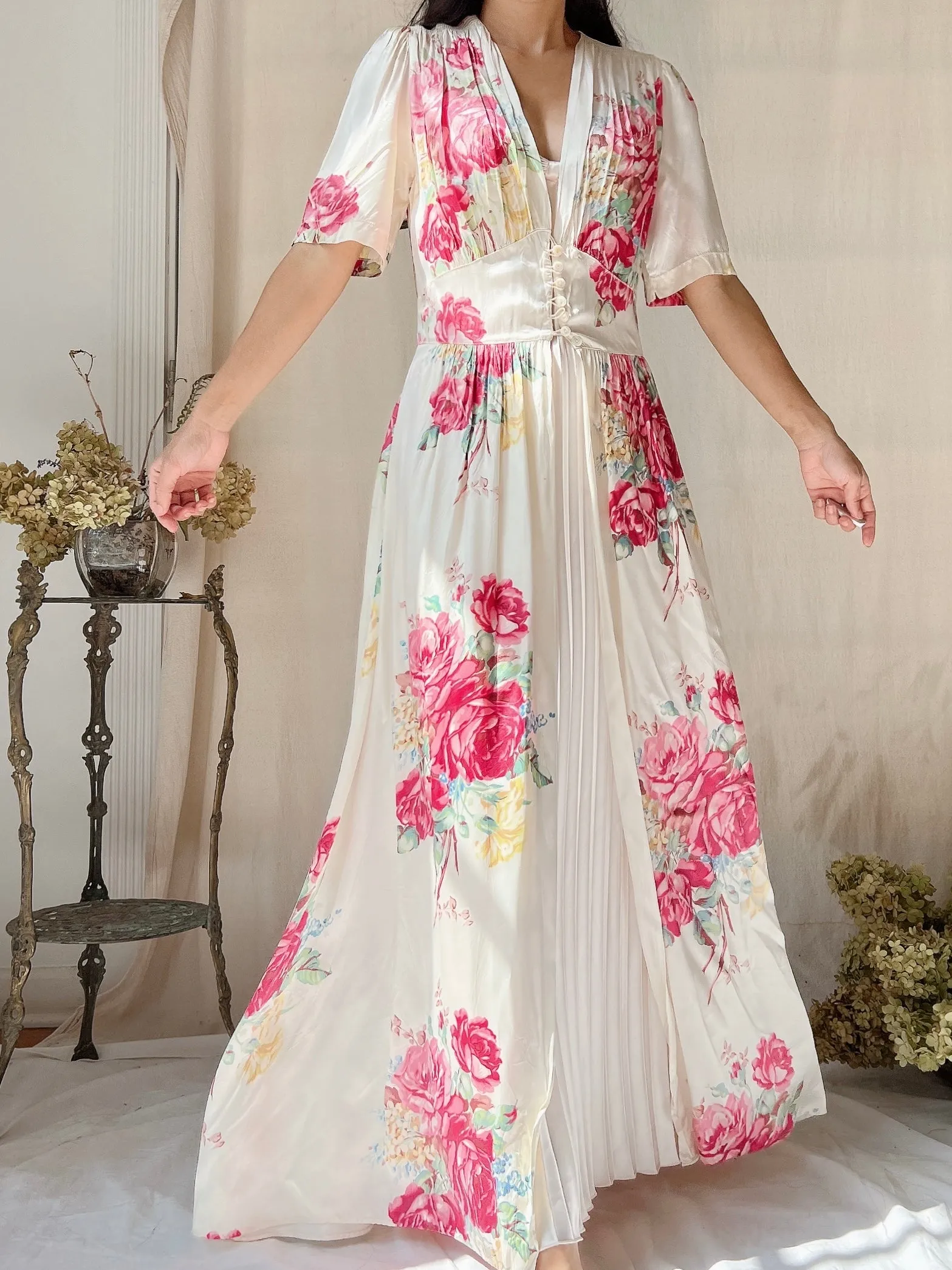 1930s Satin Roses Dressing Gown - S
