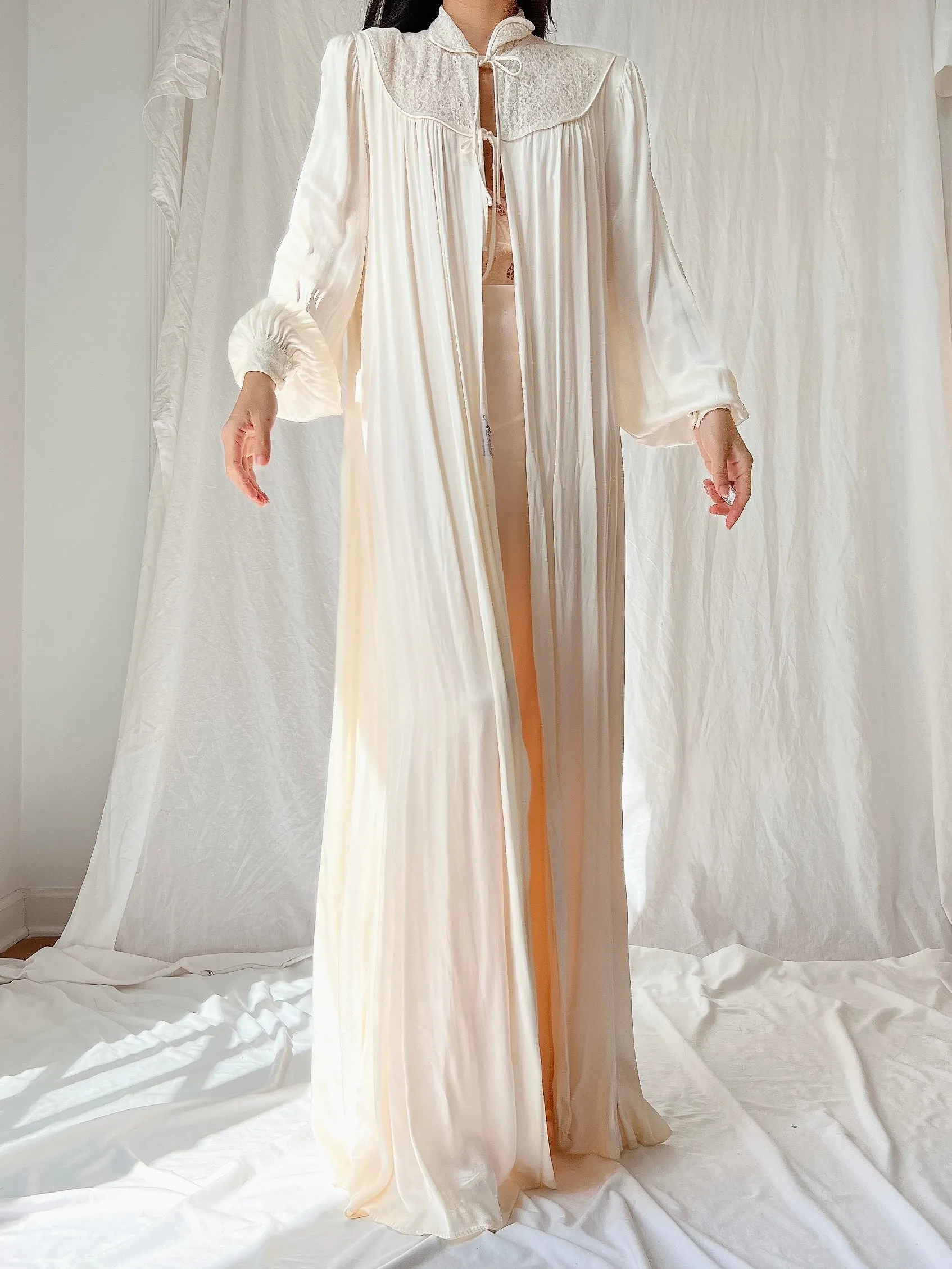 1940s Satin Dressing Gown - M