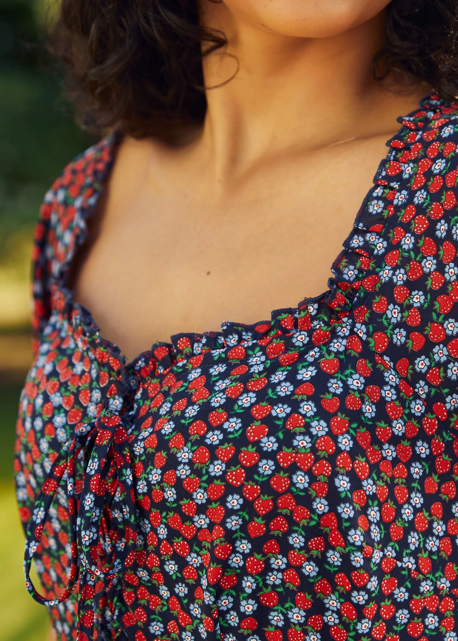 Nostalgic Sweetheart Fit & Flounce Dress